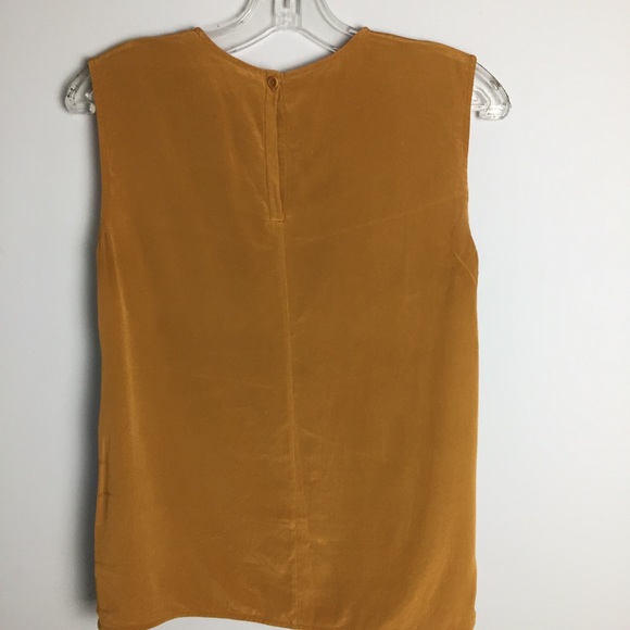 100% Silk Diane Von Furstenberg Top - Picture 2 of 3
